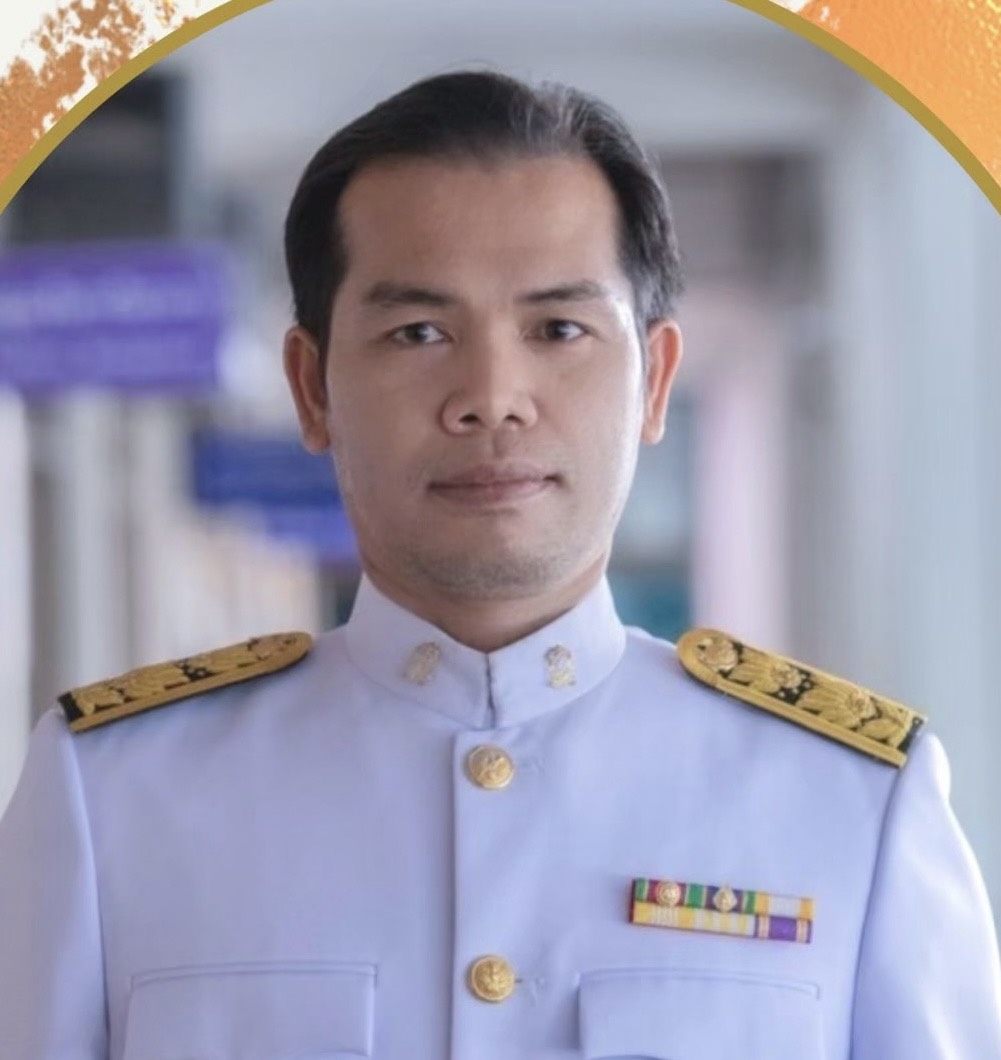 นายวัชรานนท์  ลาบึง